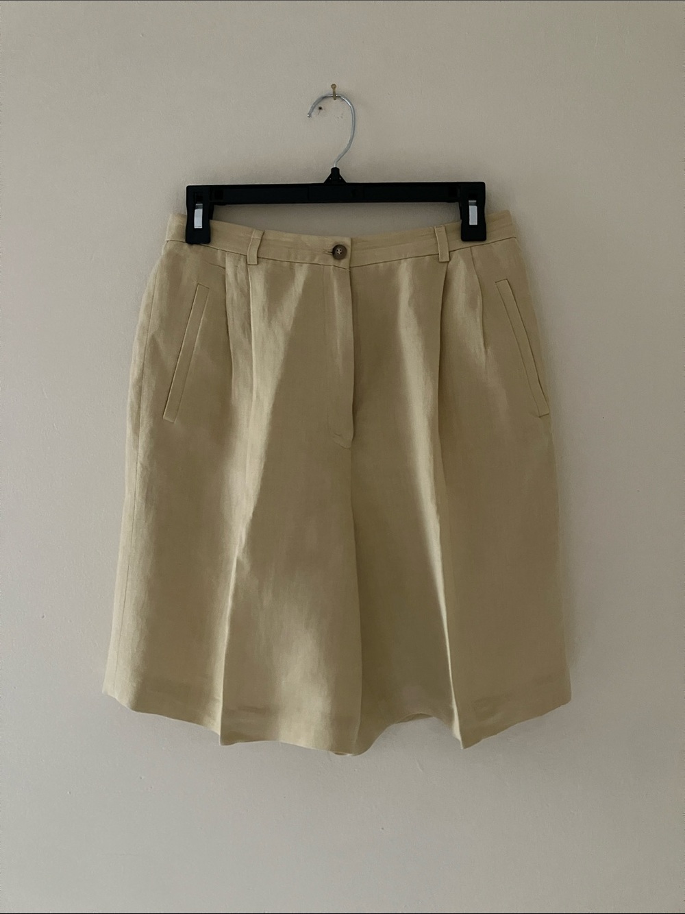 Vintage High-Waist Pleated Women’s Shorts in Beige